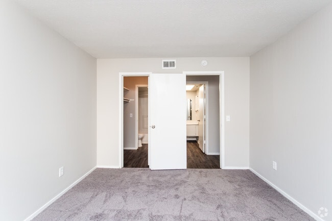 1BR, 1BA - 595 SF