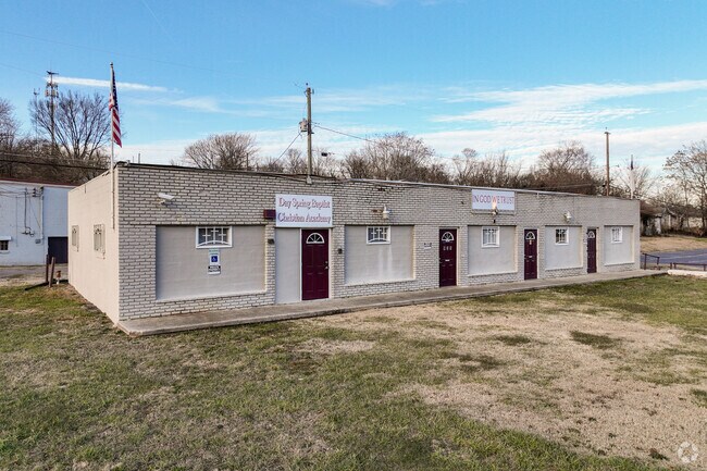 Dayspring Baptist Christian Academy received a grade of B+ from Niche for their facilities.