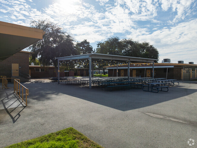 Monte Vista Elementary School serves grades K-5th.