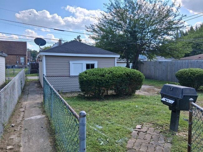 27 164th Place, Calumet City, IL 60409 - photo 3