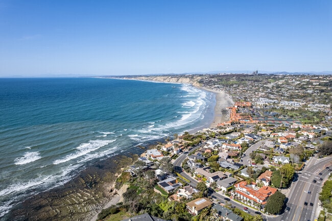 La Jolla Shores is a coastal haven with a comfortable vibe.