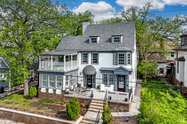 Upscale lakeside estates have beautiful views of Bde Maka Ska.