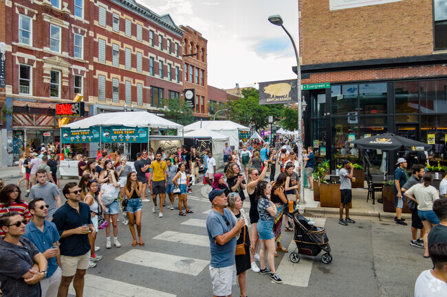 are dogs allowed at wicker park fest