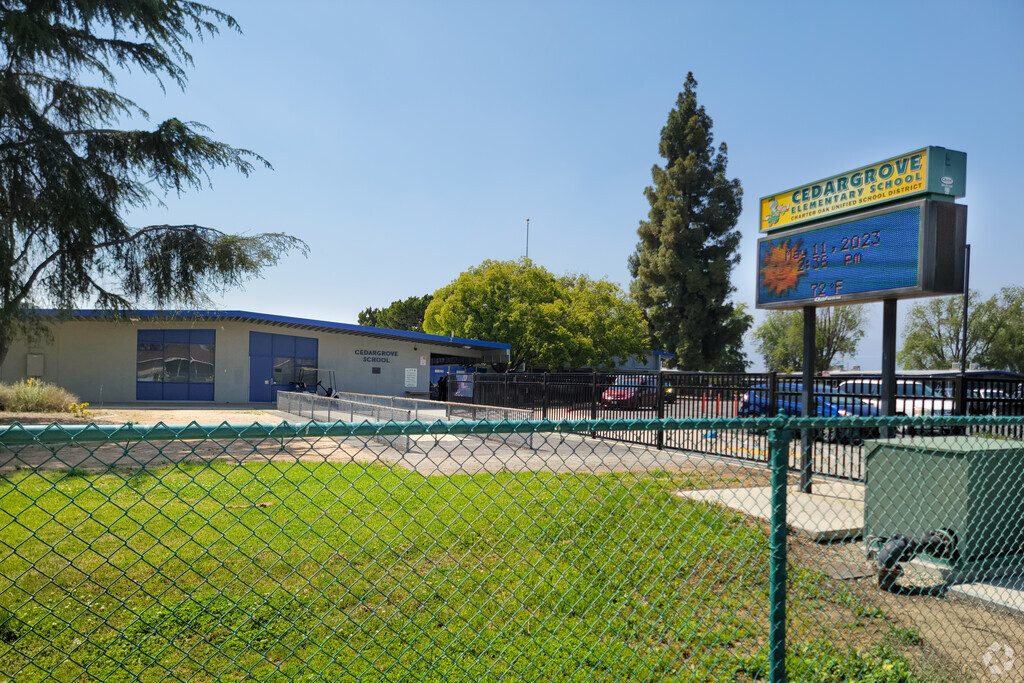 Cedargrove Elementary School is located in Covina, CA.