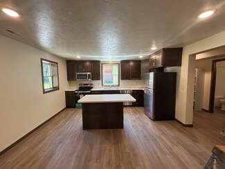 1823 E 34th St N, Sioux Falls, SD 57104