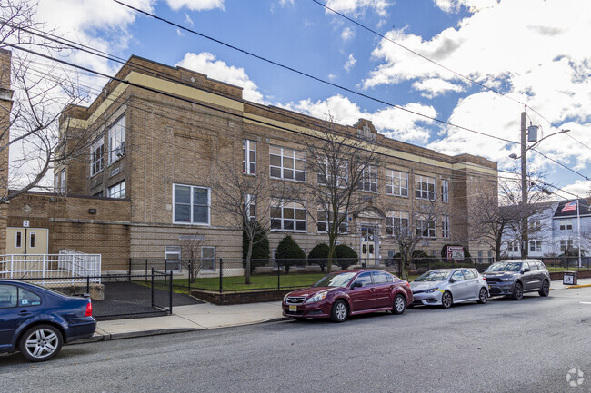 Columbus Elementary School serves students living in Lodi.