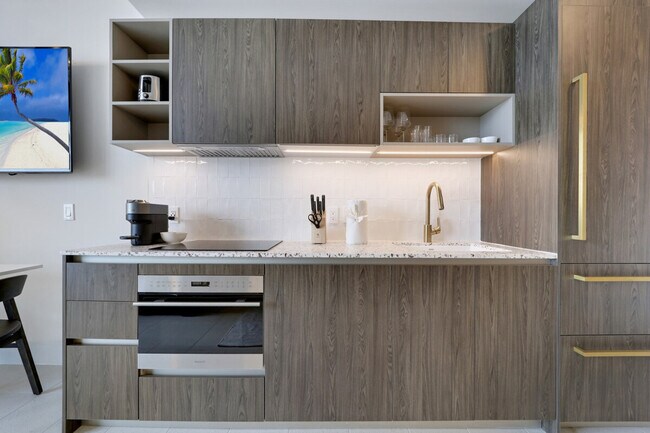 33 NE 2nd Ave unit ID1059808P, Miami, FL 33132 - photo 5