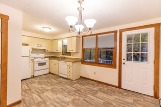 37 Hollis St, Pepperell, MA 01463