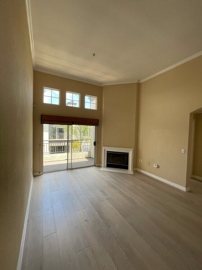 4165 Executive Dr Unit F401, La Jolla, CA 92037