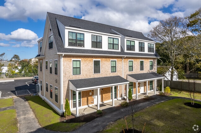 Sea Captains Row, Hyannis, MA 02601 - photo 4