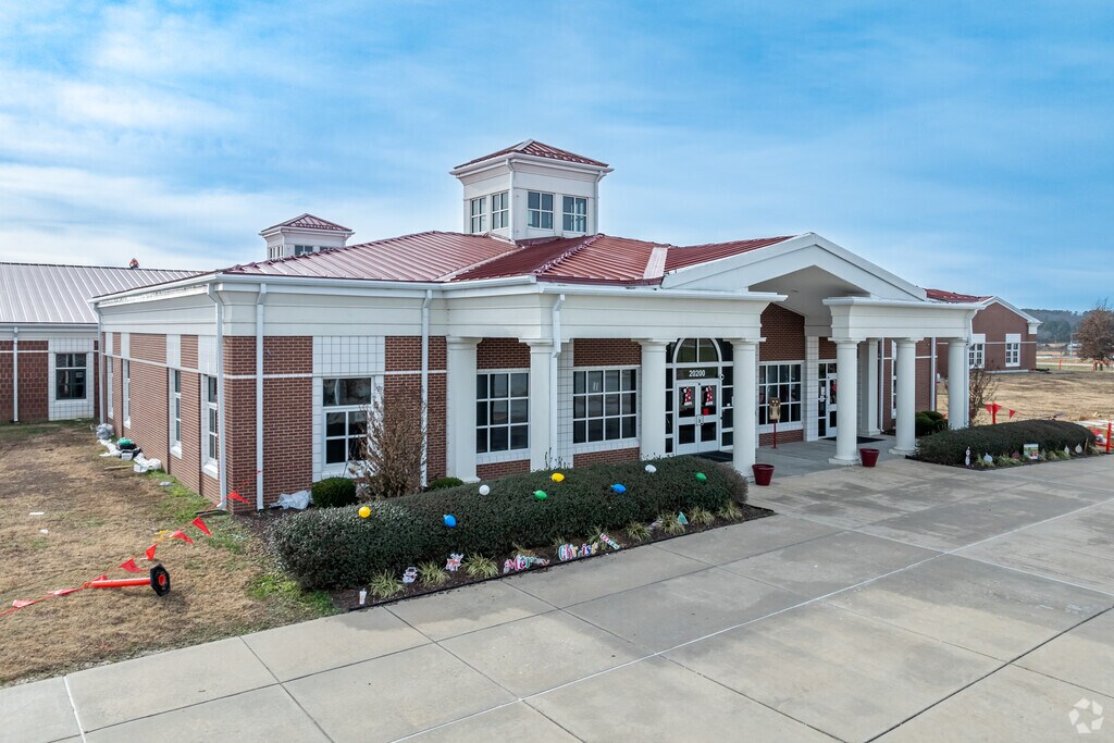 Sonora Elementary School is a public school located in Sonora.