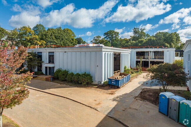 East of Edgewood, Toomer Elementary School has a 13:1 student-to-teacher ratio in Kirkwood.