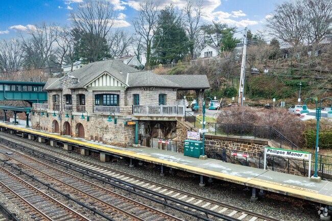 Philipse Manor train station is one of two train stations serving Sleepy Hollow Village.