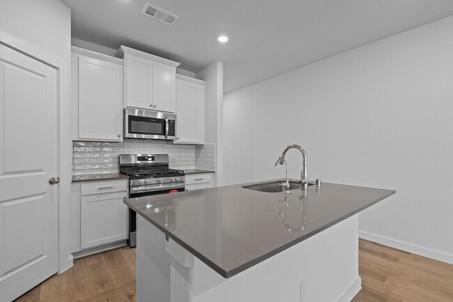 31730 Autumn Spur Ln, Hockley, TX 77447 - photo 2