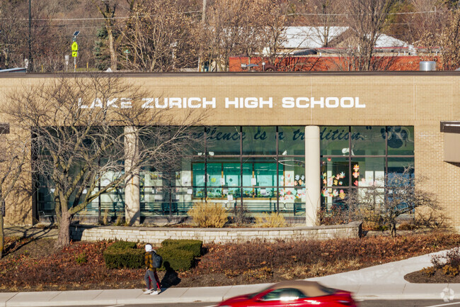 Lake Zurich High School has a student-teacher ratio of 14-1.