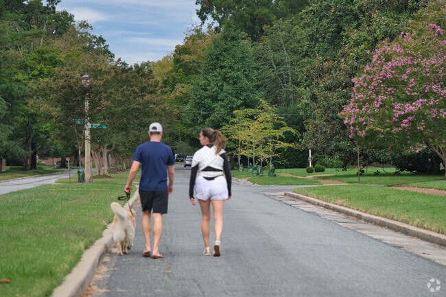 Wide, quiet streets invite residents to enjoy a relaxing stroll through Windsor Farms.