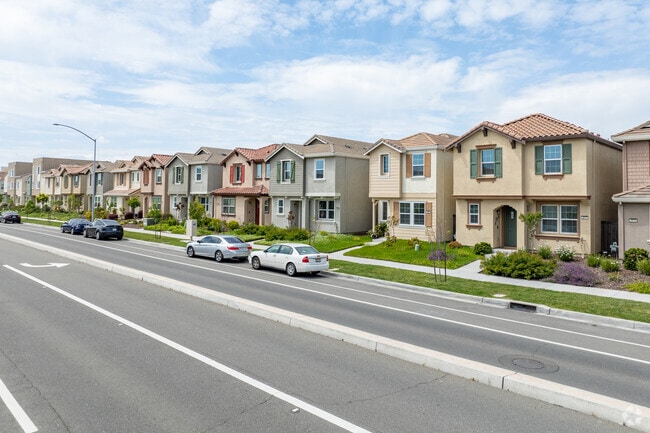 Homes in Natomas Crossing offer a diverse range of living options.