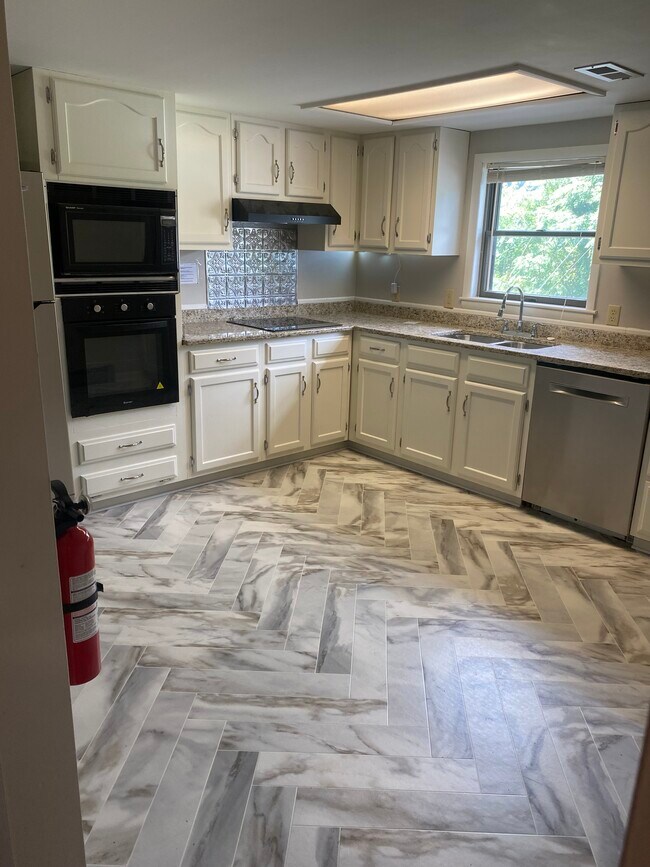 817 Elysian Ave unit 817, Morgantown, WV 26501 - photo 3