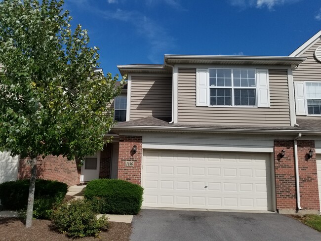 1196 Megan Ct, Elgin, IL 60120 - photo 4