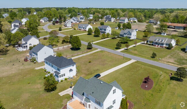 Large lots give families room to run near downtown.