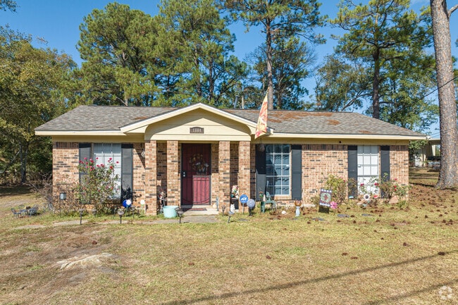 Home buyers in Navco are greeted with many ranch-style homes with yards.