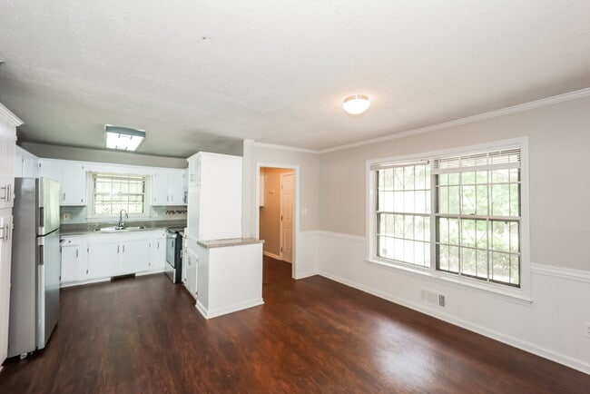 4280 Valley Lake Terrace SW, College Park, GA 30349 - photo 7