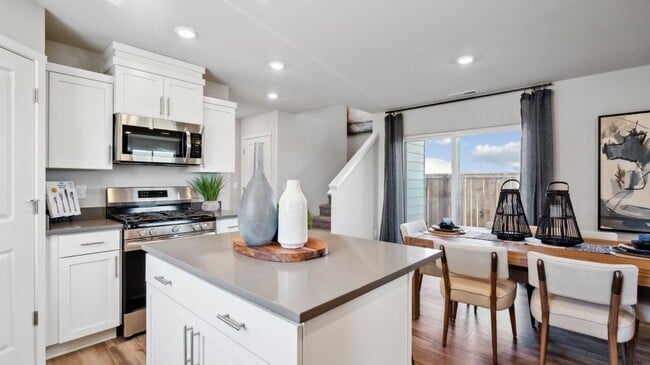 675 Merriott Ln, Woodburn, OR 97071 - photo 3