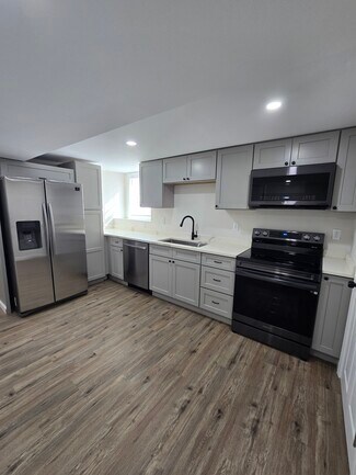 27 Douglas Ave Unit 3, Providence, RI 02908