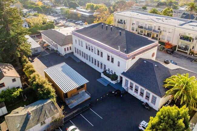 Shu Ren International School provides safe and quality education in Berkeley.