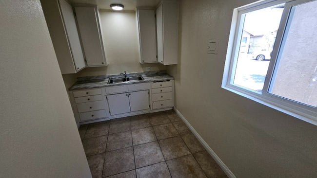 13453 1/4 Filmore St unit 13457 1/2, Los Angeles, CA 91331 - photo 4
