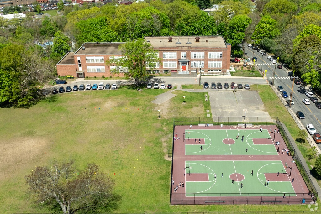 Hopeville School is a public school.