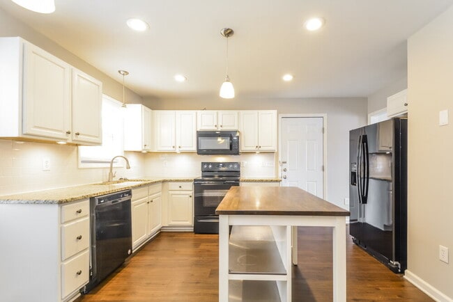 1433 E Stone Arch Dr, Fuquay Varina, NC 27526 - photo 5