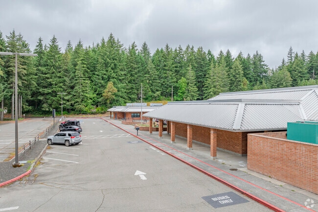 Clear Creek Elementary School has a teacher to student ratio of 15:1.