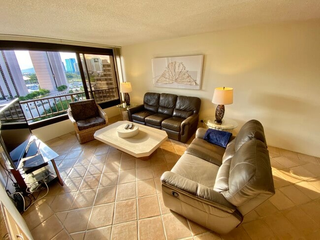 Discovery Bay Center unit 2519, Honolulu, HI 96815 - photo 4