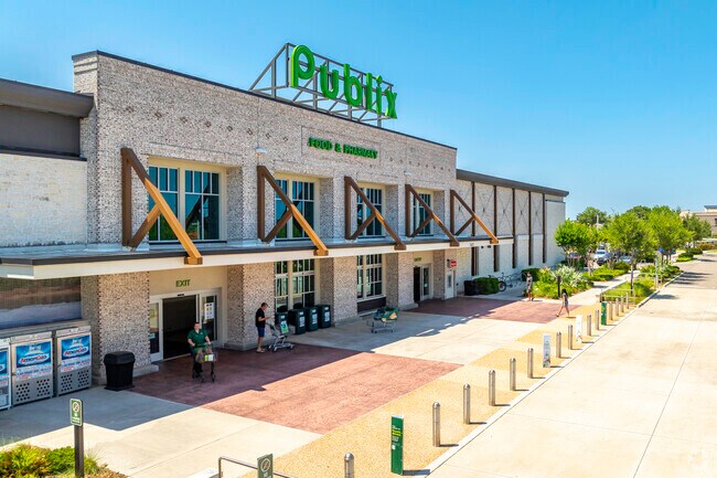 Hamlin Town Center features a large Publix store for Horizon West residents grocery needs.