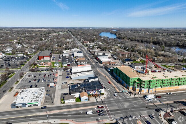 Downtown is located right next to the Mississippi River.