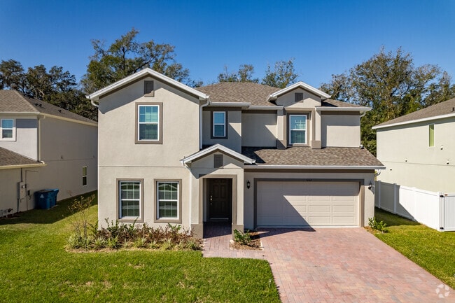 Large single-family homes are available in Davenport.