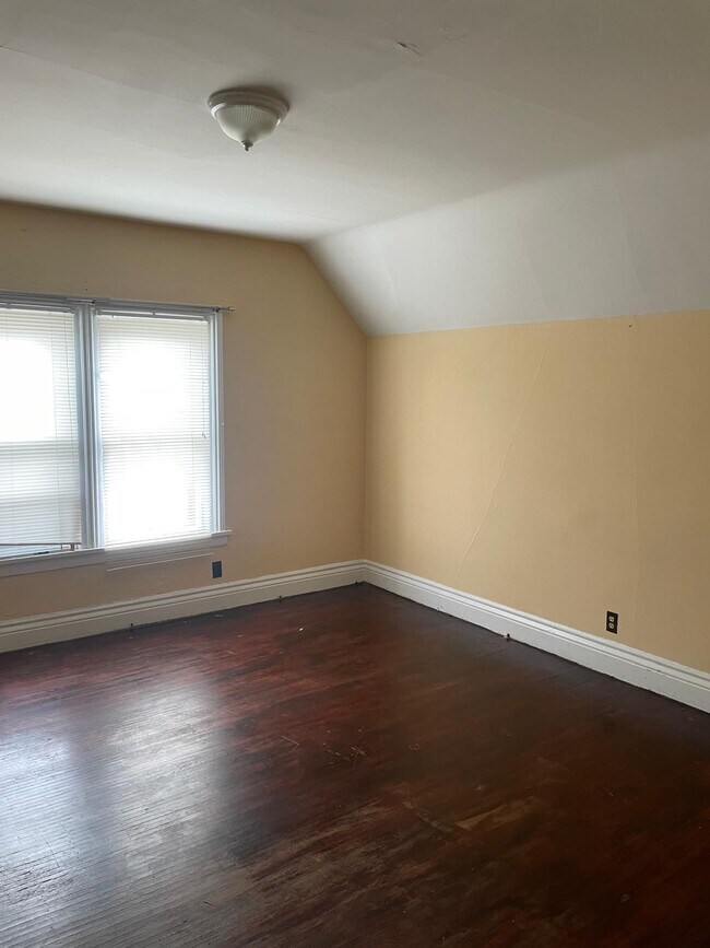 1481 E Main St Unit Upper, Rochester, NY 14609