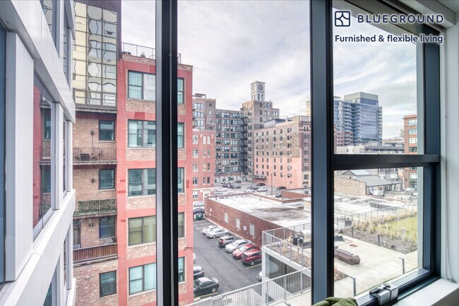 808 W Van Buren St unit FL6-ID530, Chicago, IL 60661 - photo 5