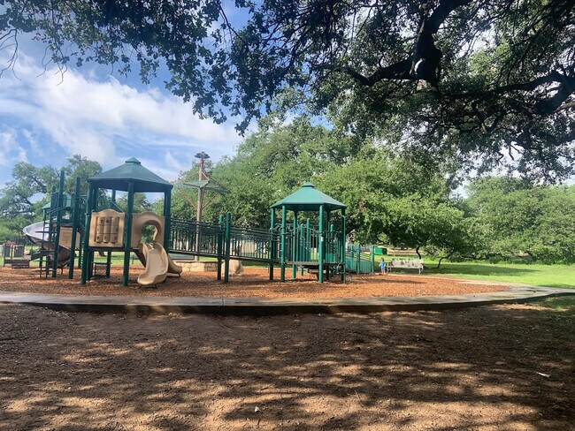 1107 W Russell Place unit 1, San Antonio, TX 78201 - photo 6