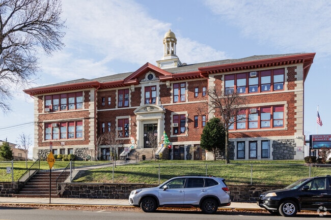 Cliffside Park School #3 in Cliffside Park, NJ  serves 358 students in grades PK, K-4.