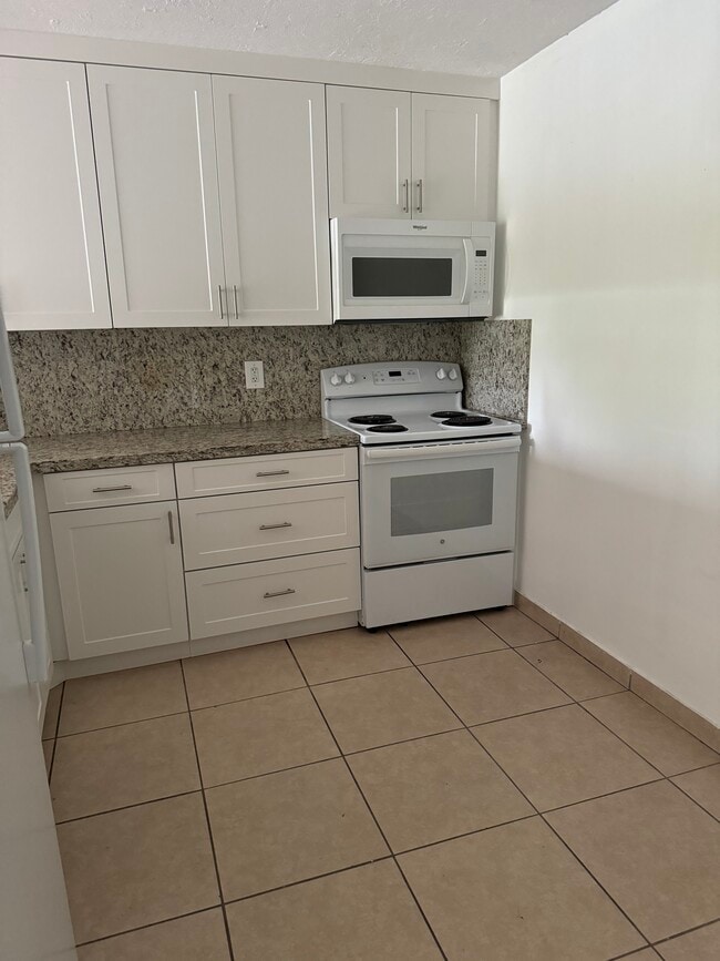 7800 Camino Real unit Village of Kings Cre, Miami, FL 33143 - photo 7