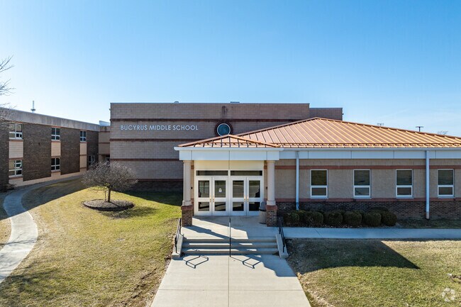 Bucyrus Middle School in Bucyrus, Ohio has 272 students in grades 6-8.