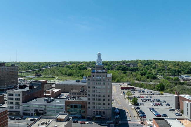 Nearby downtown Youngstown amenities are easily accessible for residents of McGuffey Heights.