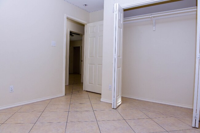 2013 Lacywood unit A, Edinburg, TX 78539 - photo 7