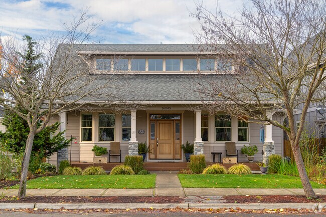 A Cape Cod home with a cozy front porch in Sherwood, OR.