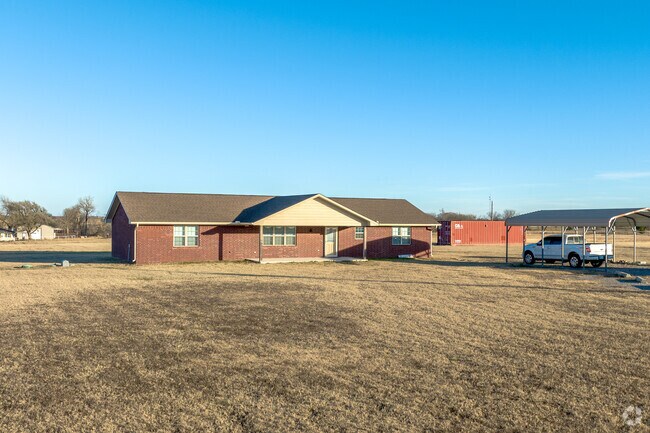 Single-story ranchers are common architecture style in Willow View.