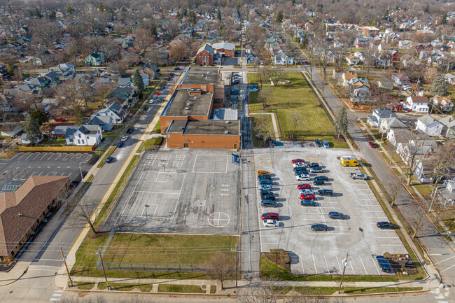 Fort Wayne's South Wayne Elementary School teaches grades PK, K-5.