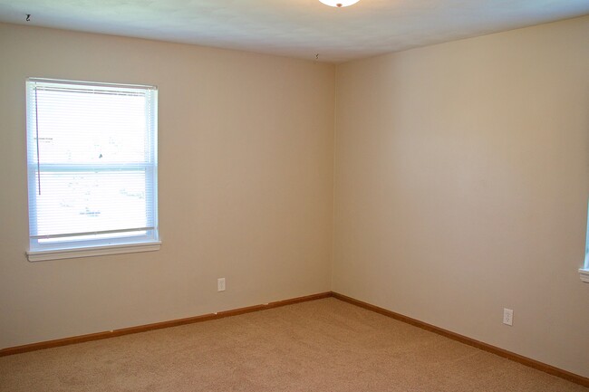 3408 N Ten Mile Dr unit 5, Jefferson City, MO 65109 - photo 7