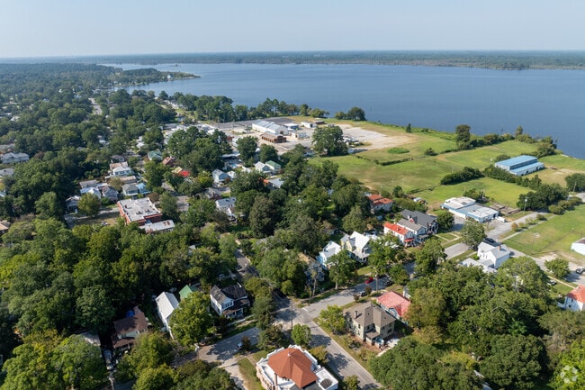 New Bern is a short walk from the Neuse River.